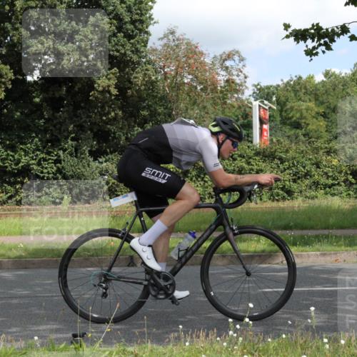 10.08.2025 - GEWOBA Citytriathlon Bremen Yannick Fuchs http://msf.ph/oto/8567798 10.08.2025 12:45:24 Radfahren 633, 676, 712, 724, 828, 851, 939, 946, 1022 meine-sportfotos.de