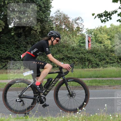 10.08.2025 - GEWOBA Citytriathlon Bremen Yannick Fuchs http://msf.ph/oto/8567804 10.08.2025 12:45:35 Radfahren 676, 724, 748, 771, 851, 930, 939, 946, 1022 meine-sportfotos.de