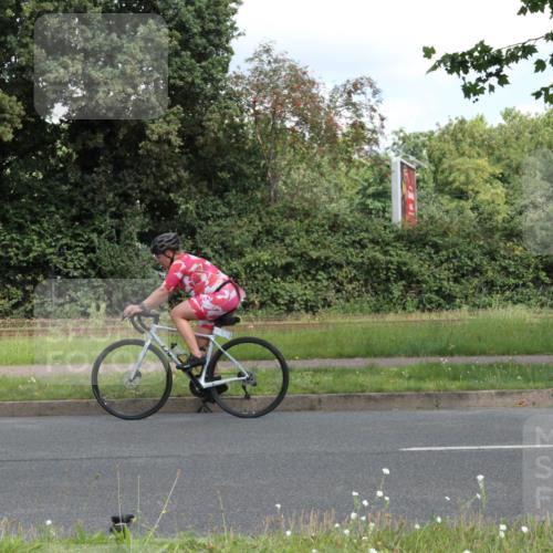 10.08.2025 - GEWOBA Citytriathlon Bremen Yannick Fuchs http://msf.ph/oto/8567807 10.08.2025 12:45:40 Radfahren 574, 651, 676, 724, 748, 771, 812, 898, 928, 930, 939, 1022 meine-sportfotos.de