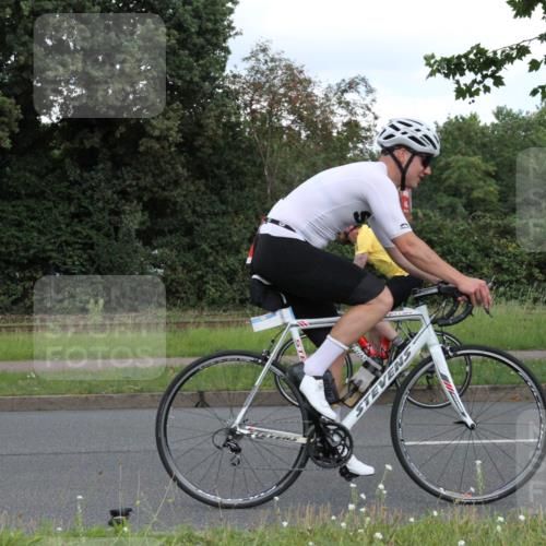 10.08.2025 - GEWOBA Citytriathlon Bremen Yannick Fuchs http://msf.ph/oto/8567843 10.08.2025 12:46:23 Radfahren 625, 948, 1011 meine-sportfotos.de