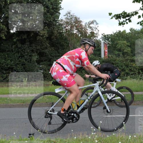 10.08.2025 - GEWOBA Citytriathlon Bremen Yannick Fuchs http://msf.ph/oto/8567852 10.08.2025 12:46:40 Radfahren 576, 605, 799, 823, 903, 918, 962, 1007, 1020 meine-sportfotos.de