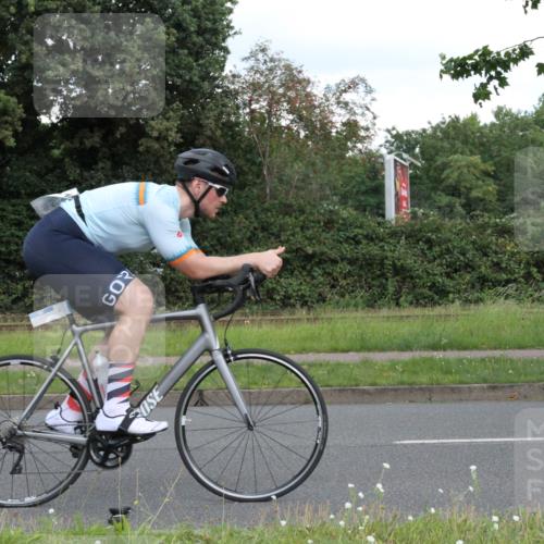 10.08.2025 - GEWOBA Citytriathlon Bremen Yannick Fuchs http://msf.ph/oto/8567856 10.08.2025 12:46:43 Radfahren 576, 605, 799, 823, 903, 918, 962, 1007, 1020 meine-sportfotos.de
