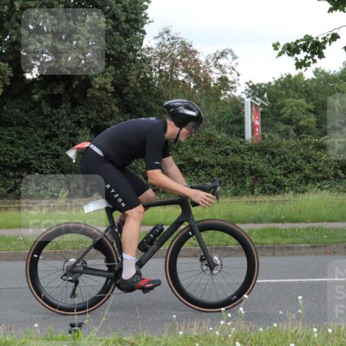 10.08.2025 - GEWOBA Citytriathlon Bremen Yannick Fuchs http://msf.ph/oto/8567861 10.08.2025 12:46:49 Radfahren 576, 605, 760, 799, 823, 903, 918, 962, 968, 1007, 1020 meine-sportfotos.de