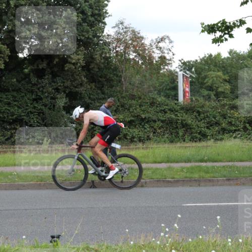 10.08.2025 - GEWOBA Citytriathlon Bremen Yannick Fuchs http://msf.ph/oto/8567867 10.08.2025 12:46:56 Radfahren 583, 622, 760, 799, 823, 968, 1007, 1020 meine-sportfotos.de