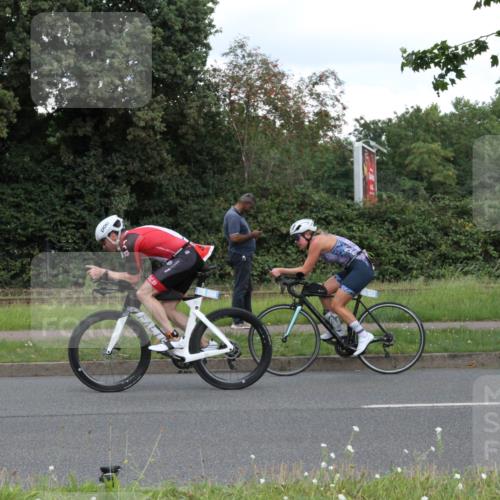 10.08.2025 - GEWOBA Citytriathlon Bremen Yannick Fuchs http://msf.ph/oto/8567869 10.08.2025 12:46:57 Radfahren 583, 622, 659, 760, 769, 799, 823, 968, 1020 meine-sportfotos.de