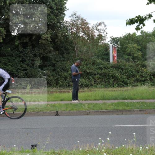 10.08.2025 - GEWOBA Citytriathlon Bremen Yannick Fuchs http://msf.ph/oto/8567872 10.08.2025 12:47:00 Radfahren 583, 622, 640, 659, 733, 760, 769, 799, 823, 960, 968, 1020 meine-sportfotos.de