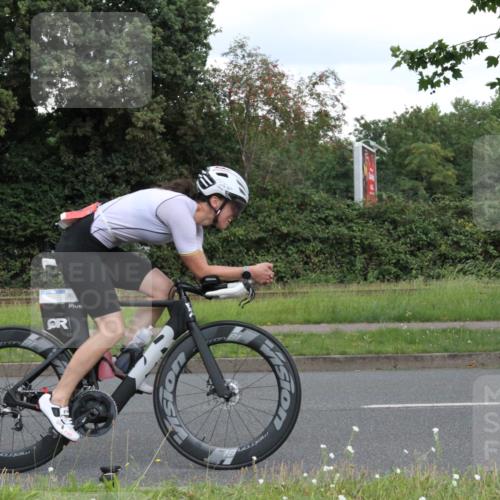 10.08.2025 - GEWOBA Citytriathlon Bremen Yannick Fuchs http://msf.ph/oto/8567883 10.08.2025 12:47:12 Radfahren 573, 583, 622, 640, 645, 659, 675, 733, 751, 760, 769, 792, 875, 960, 981, 1013 meine-sportfotos.de
