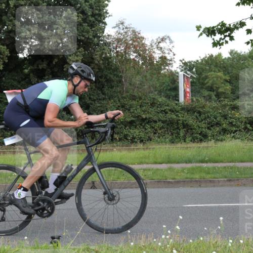10.08.2025 - GEWOBA Citytriathlon Bremen Yannick Fuchs http://msf.ph/oto/8567885 10.08.2025 12:47:13 Radfahren 573, 583, 622, 640, 645, 659, 675, 733, 751, 760, 769, 792, 875, 960, 981, 1013 meine-sportfotos.de