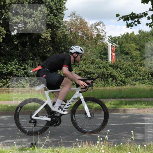 10.08.2025 - GEWOBA Citytriathlon Bremen Yannick Fuchs http://msf.ph/oto/8567896 10.08.2025 12:47:32 Radfahren 645, 654, 732, 745, 753, 792, 801, 981 meine-sportfotos.de