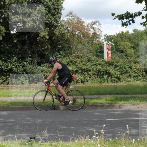 10.08.2025 - GEWOBA Citytriathlon Bremen Yannick Fuchs http://msf.ph/oto/8567897 10.08.2025 12:47:33 Radfahren 645, 654, 732, 745, 753, 792, 801, 981 meine-sportfotos.de