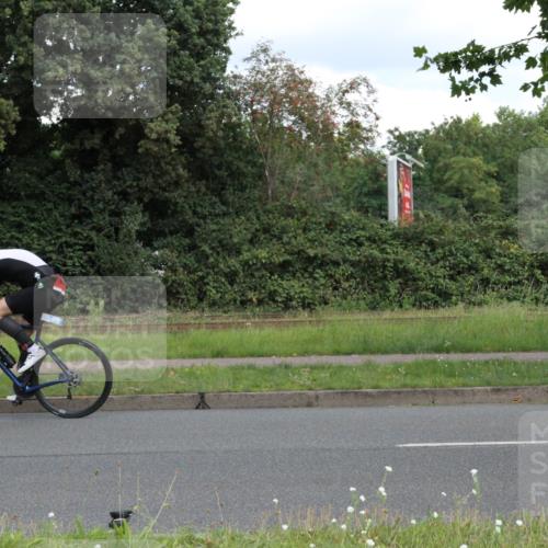 10.08.2025 - GEWOBA Citytriathlon Bremen Yannick Fuchs http://msf.ph/oto/8567904 10.08.2025 12:47:47 Radfahren 566, 587, 590, 679, 745, 801, 884, 916, 943, 951 meine-sportfotos.de