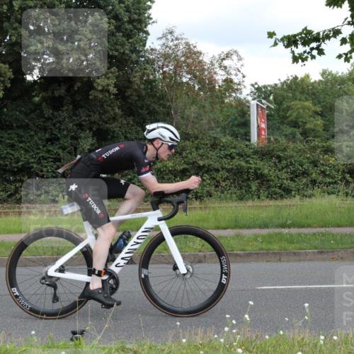 10.08.2025 - GEWOBA Citytriathlon Bremen Yannick Fuchs http://msf.ph/oto/8567910 10.08.2025 12:47:50 Radfahren 566, 587, 590, 679, 745, 767, 801, 884, 916, 941, 943, 951 meine-sportfotos.de