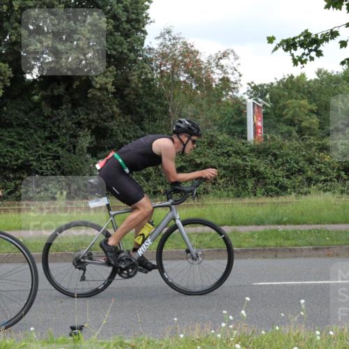 10.08.2025 - GEWOBA Citytriathlon Bremen Yannick Fuchs http://msf.ph/oto/8567922 10.08.2025 12:48:02 Radfahren 587, 656, 679, 699, 767, 884, 916, 927, 941, 943 meine-sportfotos.de
