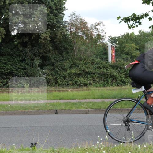 10.08.2025 - GEWOBA Citytriathlon Bremen Yannick Fuchs http://msf.ph/oto/8567923 10.08.2025 12:48:02 Radfahren 587, 656, 679, 699, 767, 884, 916, 927, 941, 943 meine-sportfotos.de