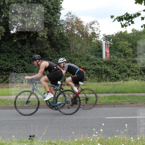 10.08.2025 - GEWOBA Citytriathlon Bremen Yannick Fuchs http://msf.ph/oto/8567929 10.08.2025 12:48:11 Radfahren 656, 699, 767, 927, 941 meine-sportfotos.de