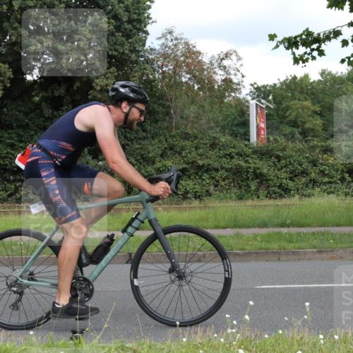 10.08.2025 - GEWOBA Citytriathlon Bremen Yannick Fuchs http://msf.ph/oto/8567932 10.08.2025 12:48:15 Radfahren 656, 699, 927 meine-sportfotos.de