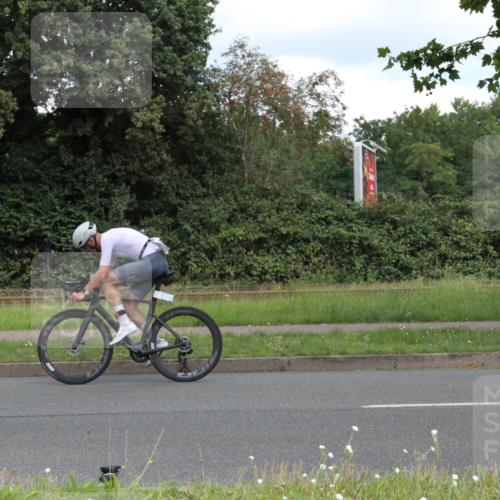 10.08.2025 - GEWOBA Citytriathlon Bremen Yannick Fuchs http://msf.ph/oto/8567933 10.08.2025 12:48:18 Radfahren 656, 699, 839, 927 meine-sportfotos.de