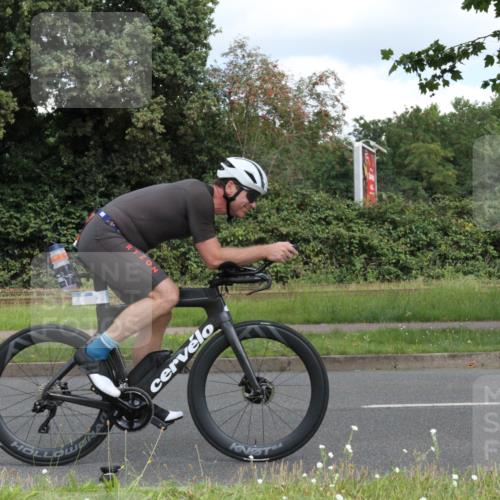 10.08.2025 - GEWOBA Citytriathlon Bremen Yannick Fuchs http://msf.ph/oto/8567938 10.08.2025 12:48:29 Radfahren 564, 630, 839, 876, 1026 meine-sportfotos.de
