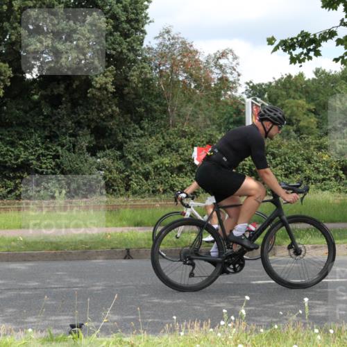 10.08.2025 - GEWOBA Citytriathlon Bremen Yannick Fuchs http://msf.ph/oto/8567951 10.08.2025 12:48:43 Radfahren 564, 578, 616, 621, 627, 630, 655, 657, 687, 717, 788, 793, 857, 876, 897, 932, 1026 meine-sportfotos.de
