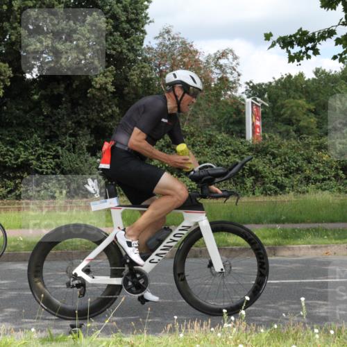 10.08.2025 - GEWOBA Citytriathlon Bremen Yannick Fuchs http://msf.ph/oto/8567955 10.08.2025 12:48:45 Radfahren 564, 578, 616, 621, 627, 630, 655, 657, 687, 717, 788, 793, 857, 876, 897, 932, 1026 meine-sportfotos.de