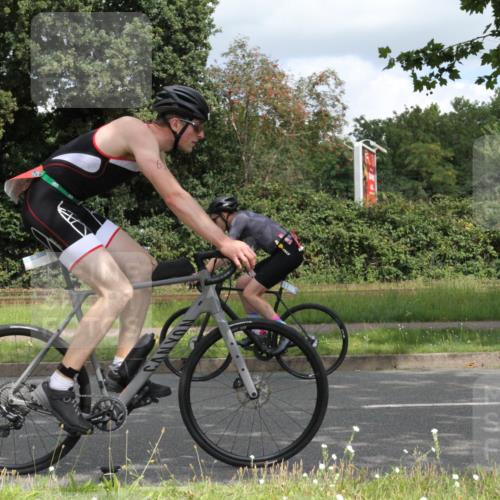 10.08.2025 - GEWOBA Citytriathlon Bremen Yannick Fuchs http://msf.ph/oto/8567961 10.08.2025 12:48:52 Radfahren 564, 578, 616, 621, 627, 630, 641, 649, 655, 657, 682, 687, 717, 788, 793, 857, 863, 876, 897, 932, 1010 meine-sportfotos.de