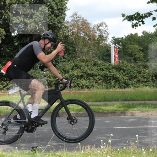 10.08.2025 - GEWOBA Citytriathlon Bremen Yannick Fuchs http://msf.ph/oto/8567988 10.08.2025 12:49:28 Radfahren 560, 593, 702, 715, 774, 806, 840, 841, 873, 888, 942 meine-sportfotos.de