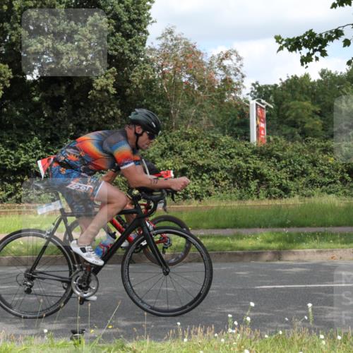 10.08.2025 - GEWOBA Citytriathlon Bremen Yannick Fuchs http://msf.ph/oto/8567989 10.08.2025 12:49:29 Radfahren 560, 593, 702, 715, 774, 806, 840, 841, 873, 888, 922, 942 meine-sportfotos.de