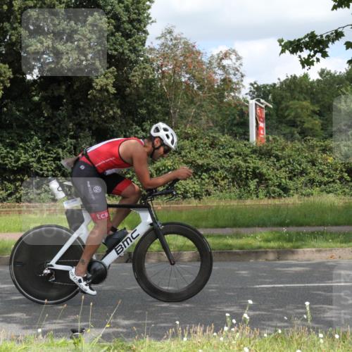 10.08.2025 - GEWOBA Citytriathlon Bremen Yannick Fuchs http://msf.ph/oto/8567991 10.08.2025 12:49:31 Radfahren 560, 593, 637, 702, 715, 774, 806, 840, 841, 873, 888, 922, 942 meine-sportfotos.de