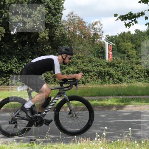 10.08.2025 - GEWOBA Citytriathlon Bremen Yannick Fuchs http://msf.ph/oto/8567995 10.08.2025 12:49:38 Radfahren 560, 637, 648, 666, 689, 702, 715, 774, 841, 856, 873, 888, 922 meine-sportfotos.de