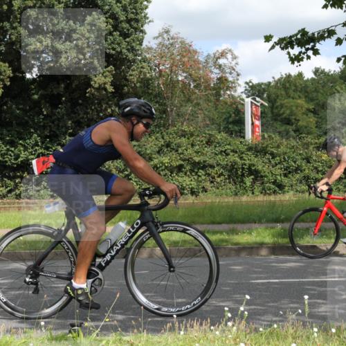 10.08.2025 - GEWOBA Citytriathlon Bremen Yannick Fuchs http://msf.ph/oto/8567998 10.08.2025 12:49:40 Radfahren 560, 637, 648, 666, 688, 689, 692, 702, 715, 774, 841, 856, 873, 888, 922 meine-sportfotos.de