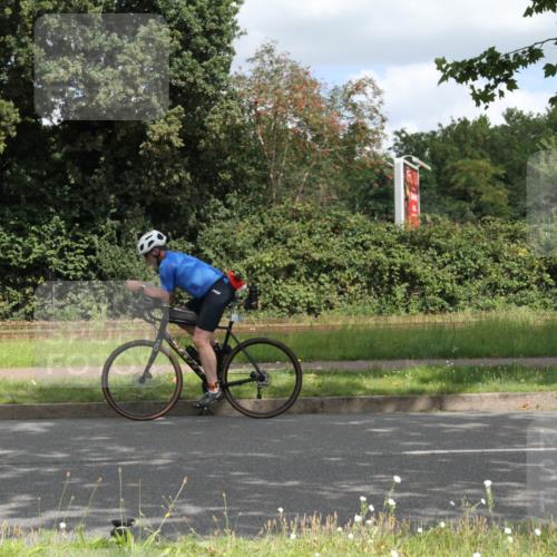 10.08.2025 - GEWOBA Citytriathlon Bremen Yannick Fuchs http://msf.ph/oto/8568001 10.08.2025 12:49:43 Radfahren 552, 560, 637, 648, 666, 688, 689, 692, 702, 715, 741, 841, 856, 873, 922 meine-sportfotos.de