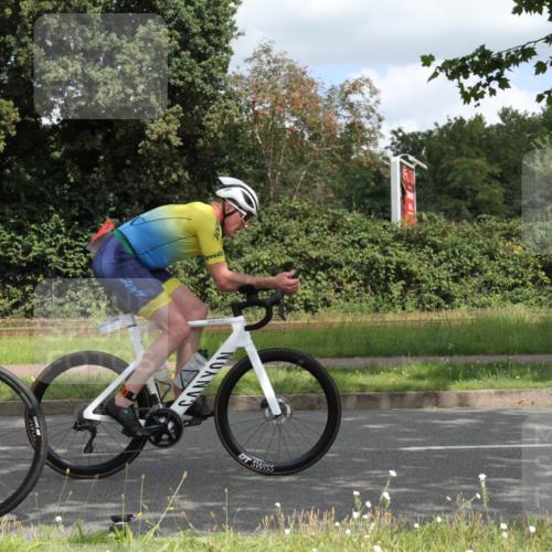 10.08.2025 - GEWOBA Citytriathlon Bremen Yannick Fuchs http://msf.ph/oto/8568004 10.08.2025 12:49:46 Radfahren 552, 637, 648, 666, 688, 689, 692, 715, 741, 856, 873, 922 meine-sportfotos.de
