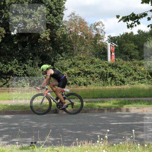10.08.2025 - GEWOBA Citytriathlon Bremen Yannick Fuchs http://msf.ph/oto/8568006 10.08.2025 12:49:47 Radfahren 552, 637, 648, 666, 688, 689, 692, 715, 741, 856, 873, 922 meine-sportfotos.de