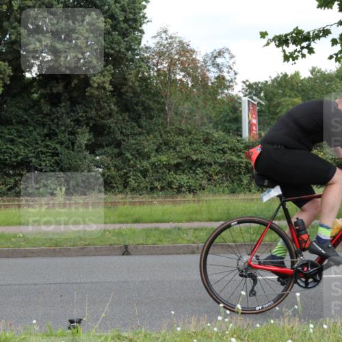 10.08.2025 - GEWOBA Citytriathlon Bremen Yannick Fuchs http://msf.ph/oto/8568020 10.08.2025 12:50:05 Radfahren 552, 692, 722, 741, 752, 838, 852, 935, 959 meine-sportfotos.de