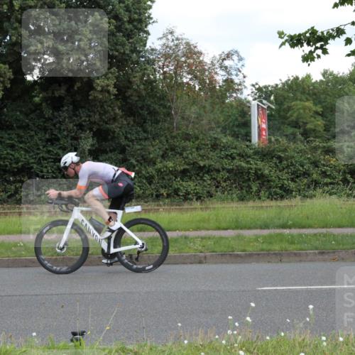 10.08.2025 - GEWOBA Citytriathlon Bremen Yannick Fuchs http://msf.ph/oto/8568030 10.08.2025 12:50:25 Radfahren 626, 643, 735, 752, 770, 820, 824, 836, 852, 859, 867 meine-sportfotos.de