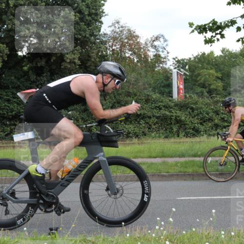 10.08.2025 - GEWOBA Citytriathlon Bremen Yannick Fuchs http://msf.ph/oto/8568031 10.08.2025 12:50:27 Radfahren 553, 626, 643, 735, 770, 820, 824, 836, 852, 859, 867 meine-sportfotos.de