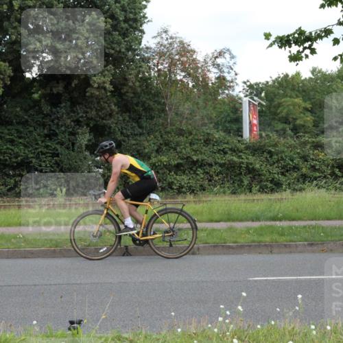 10.08.2025 - GEWOBA Citytriathlon Bremen Yannick Fuchs http://msf.ph/oto/8568032 10.08.2025 12:50:28 Radfahren 553, 626, 643, 735, 770, 820, 824, 836, 852, 859, 867 meine-sportfotos.de