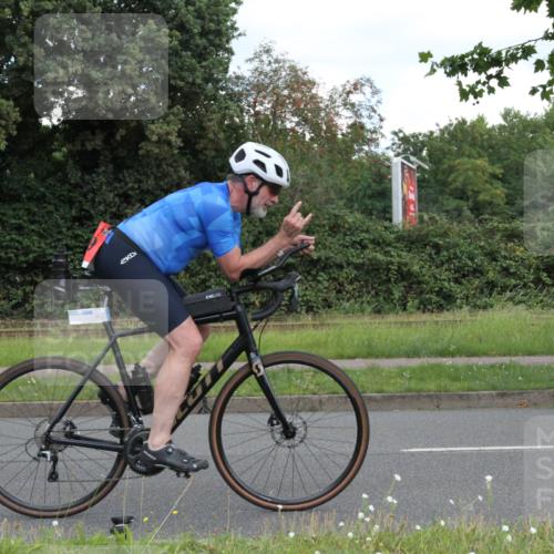 10.08.2025 - GEWOBA Citytriathlon Bremen Yannick Fuchs http://msf.ph/oto/8568036 10.08.2025 12:50:35 Radfahren 553, 584, 626, 735, 770, 824, 836, 859, 867, 914, 1016 meine-sportfotos.de