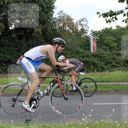 10.08.2025 - GEWOBA Citytriathlon Bremen Yannick Fuchs http://msf.ph/oto/8568037 10.08.2025 12:50:35 Radfahren 553, 584, 626, 735, 770, 824, 836, 859, 867, 914, 1016 meine-sportfotos.de