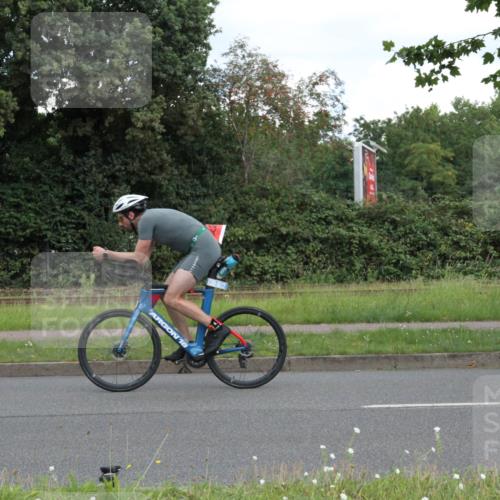 10.08.2025 - GEWOBA Citytriathlon Bremen Yannick Fuchs http://msf.ph/oto/8568045 10.08.2025 12:50:40 Radfahren 553, 584, 626, 735, 770, 824, 836, 859, 867, 914, 937, 1016 meine-sportfotos.de