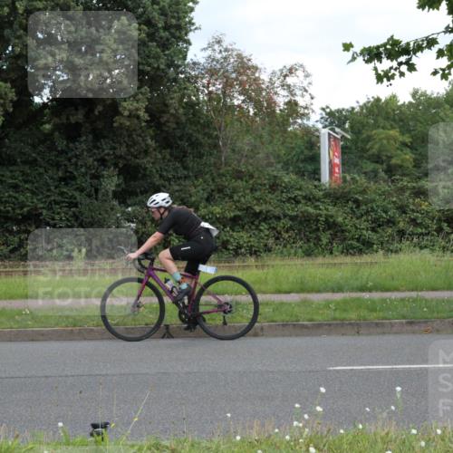 10.08.2025 - GEWOBA Citytriathlon Bremen Yannick Fuchs http://msf.ph/oto/8568058 10.08.2025 12:51:10 Radfahren 551, 681, 719, 768, 776, 894, 924 meine-sportfotos.de