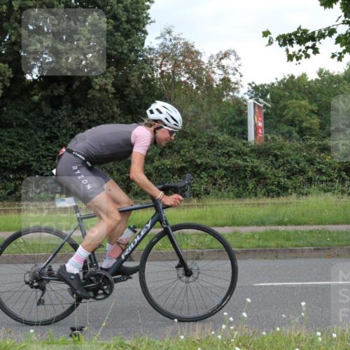 10.08.2025 - GEWOBA Citytriathlon Bremen Yannick Fuchs http://msf.ph/oto/8568069 10.08.2025 12:51:26 Radfahren 556, 667, 719, 822, 912 meine-sportfotos.de