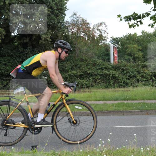 10.08.2025 - GEWOBA Citytriathlon Bremen Yannick Fuchs http://msf.ph/oto/8568071 10.08.2025 12:51:28 Radfahren 556, 575, 667, 822, 912 meine-sportfotos.de