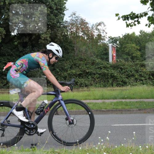 10.08.2025 - GEWOBA Citytriathlon Bremen Yannick Fuchs http://msf.ph/oto/8568077 10.08.2025 12:51:41 Radfahren 556, 575, 680, 822, 855 meine-sportfotos.de