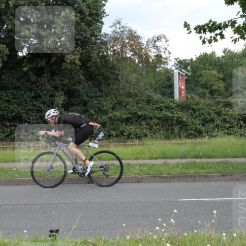 10.08.2025 - GEWOBA Citytriathlon Bremen Yannick Fuchs http://msf.ph/oto/8568082 10.08.2025 12:51:48 Radfahren 575, 604, 664, 680, 855 meine-sportfotos.de