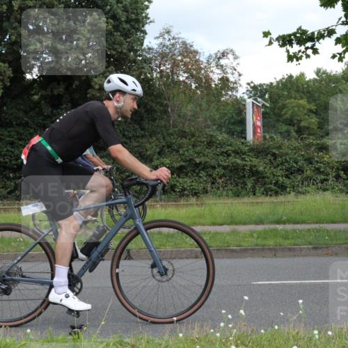 10.08.2025 - GEWOBA Citytriathlon Bremen Yannick Fuchs http://msf.ph/oto/8568089 10.08.2025 12:51:58 Radfahren 604, 664, 708, 738, 973, 977, 1017 meine-sportfotos.de