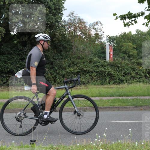 10.08.2025 - GEWOBA Citytriathlon Bremen Yannick Fuchs http://msf.ph/oto/8568091 10.08.2025 12:52:03 Radfahren 604, 664, 708, 738, 905, 973, 977, 1017, 1037 meine-sportfotos.de