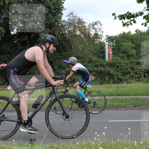10.08.2025 - GEWOBA Citytriathlon Bremen Yannick Fuchs http://msf.ph/oto/8568094 10.08.2025 12:52:09 Radfahren 664, 708, 738, 891, 905, 973, 977, 1017, 1037 meine-sportfotos.de