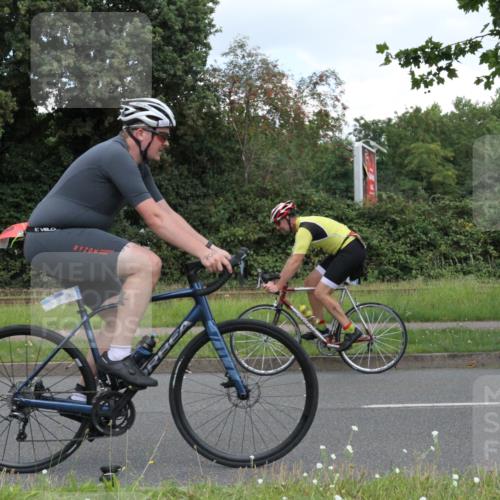 10.08.2025 - GEWOBA Citytriathlon Bremen Yannick Fuchs http://msf.ph/oto/8568097 10.08.2025 12:52:12 Radfahren 603, 664, 708, 738, 858, 891, 905, 973, 977, 1017, 1037 meine-sportfotos.de