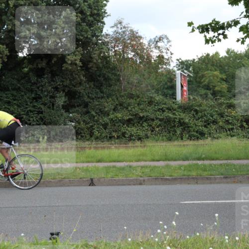 10.08.2025 - GEWOBA Citytriathlon Bremen Yannick Fuchs http://msf.ph/oto/8568098 10.08.2025 12:52:12 Radfahren 603, 664, 708, 738, 858, 891, 905, 973, 977, 1017, 1037 meine-sportfotos.de